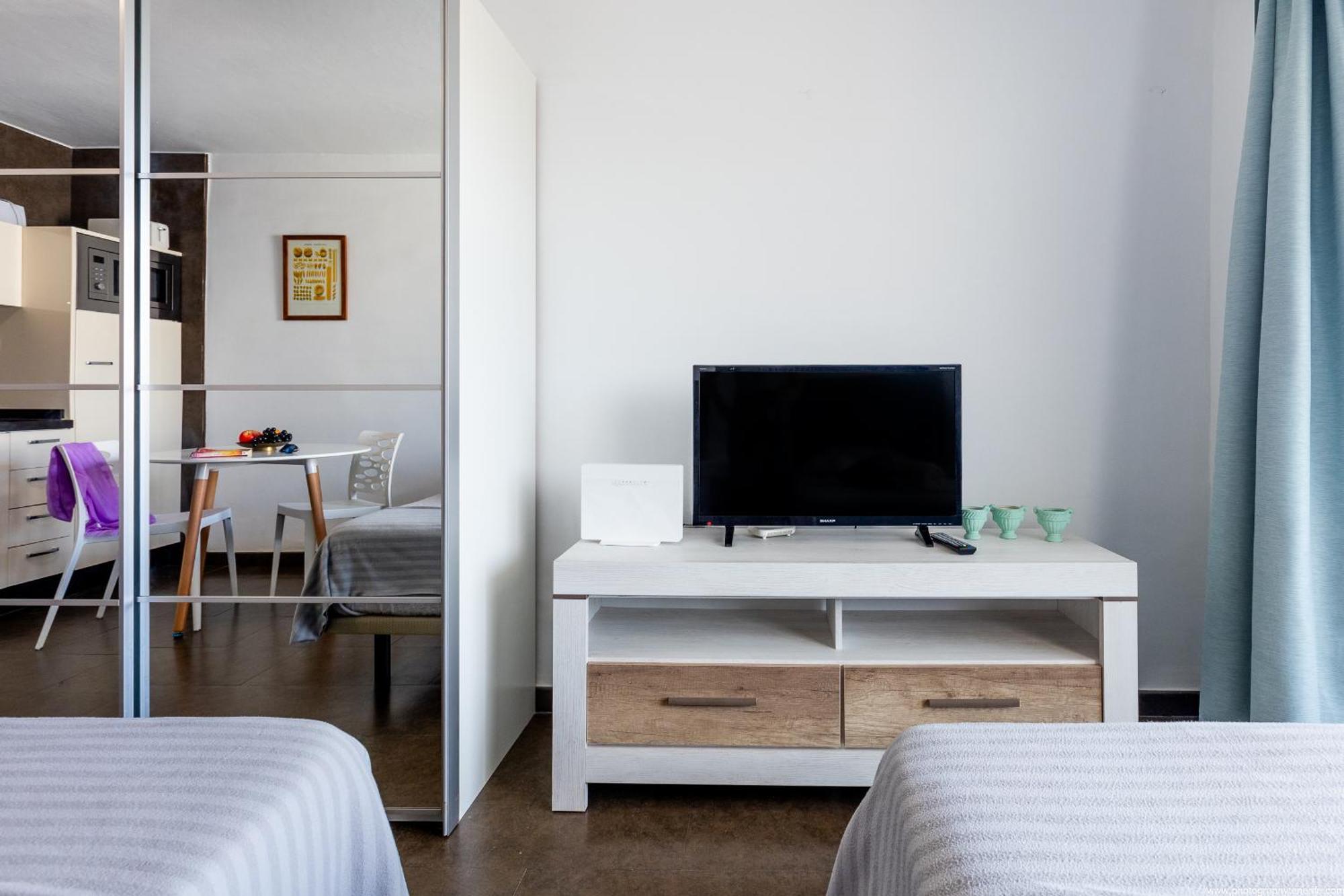 603 Comodoro Studio Beach Front Лос-Крістіанос Екстер'єр фото